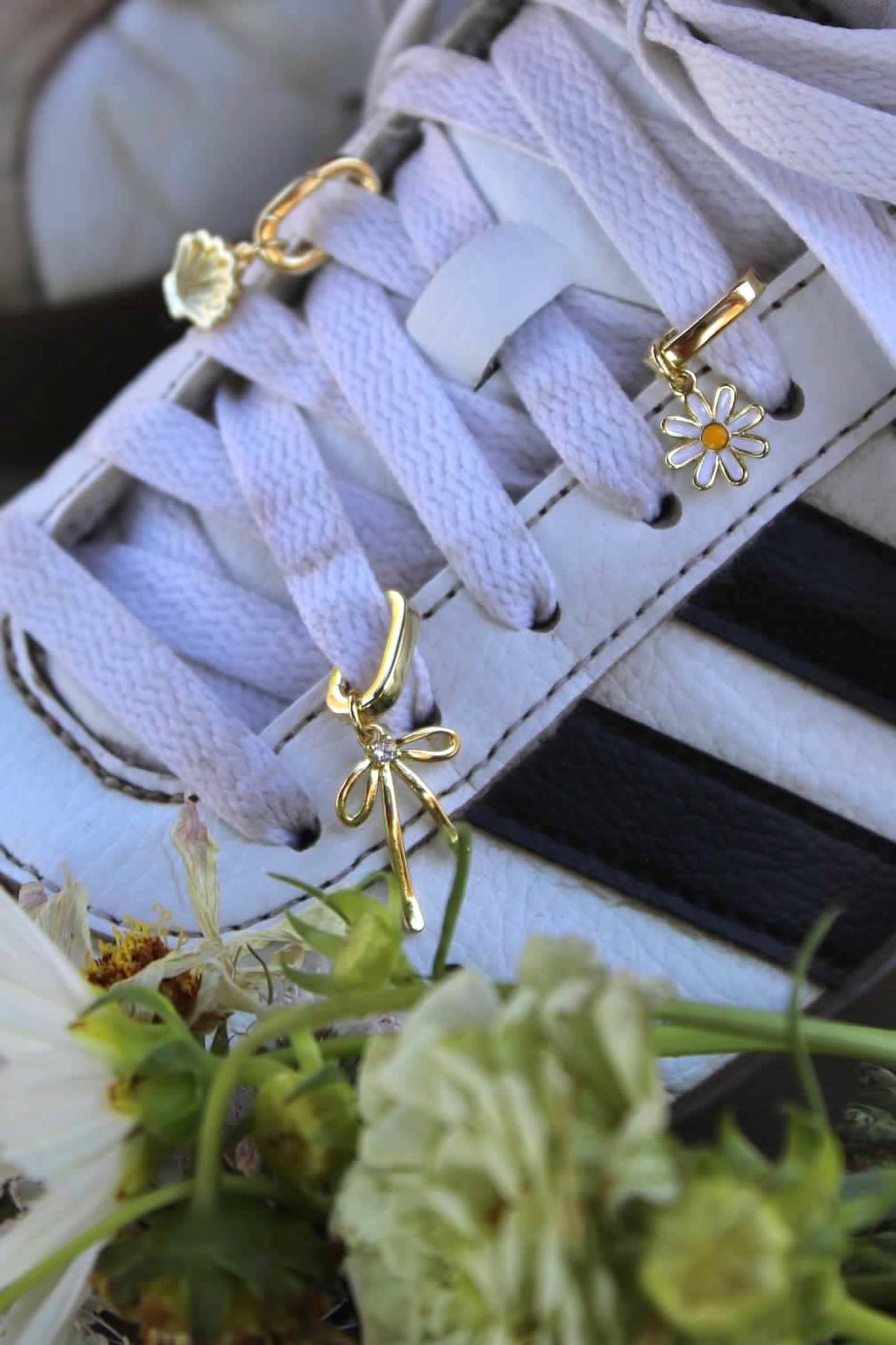 Daisy shoe charm