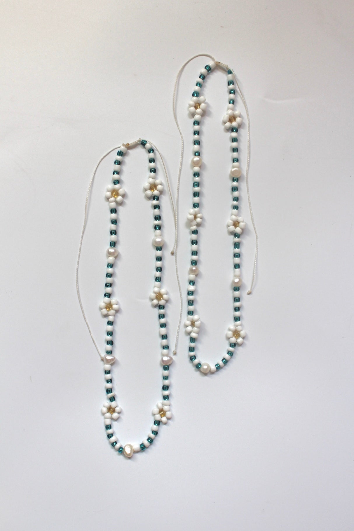 Ocean pearl daisy necklace