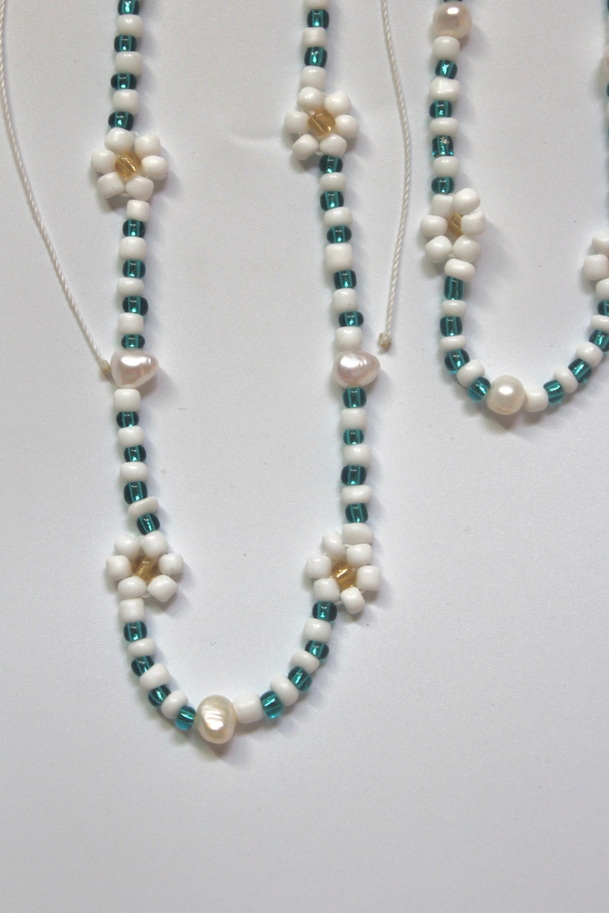 Ocean pearl daisy necklace