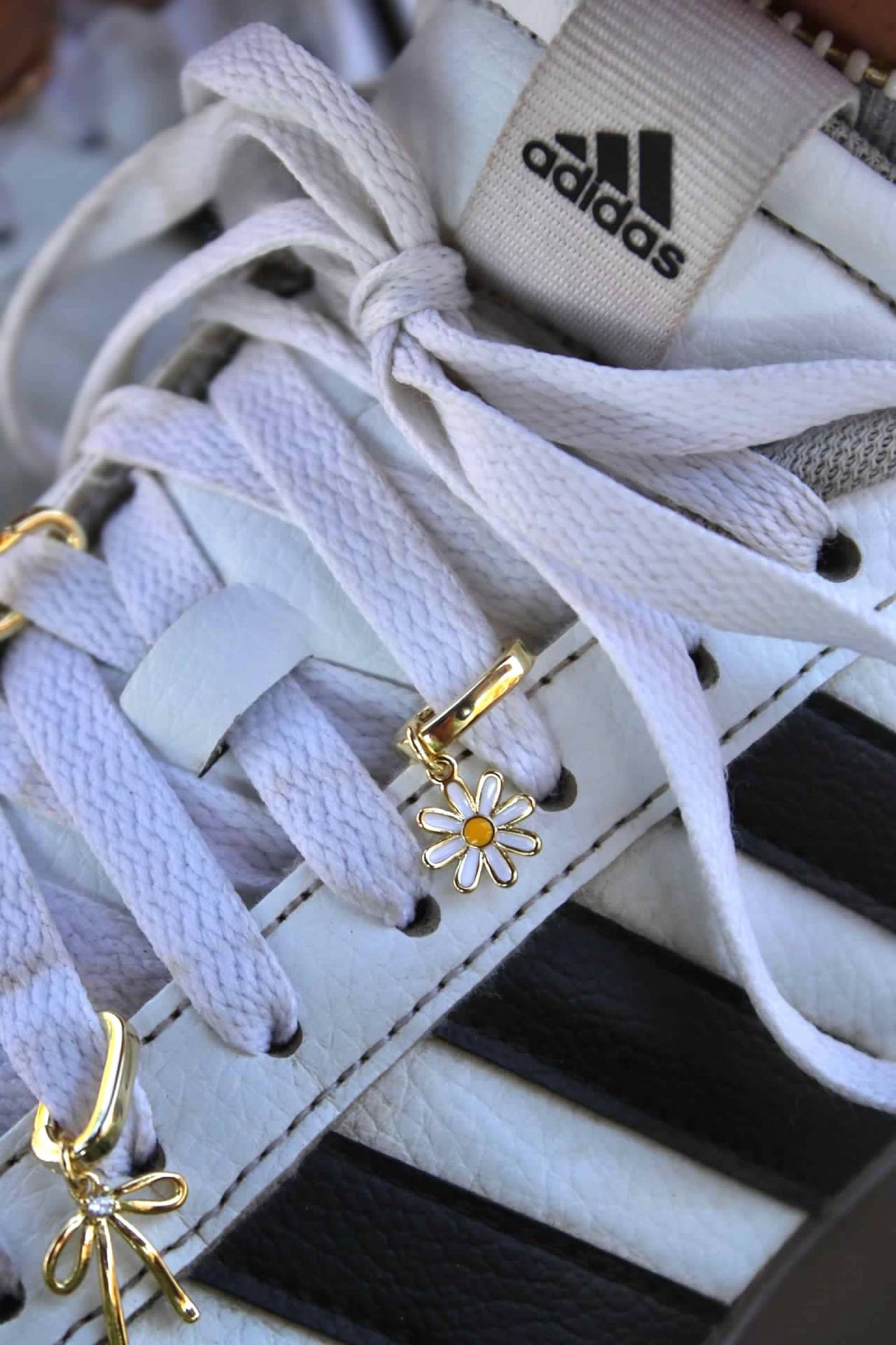 Daisy shoe charm