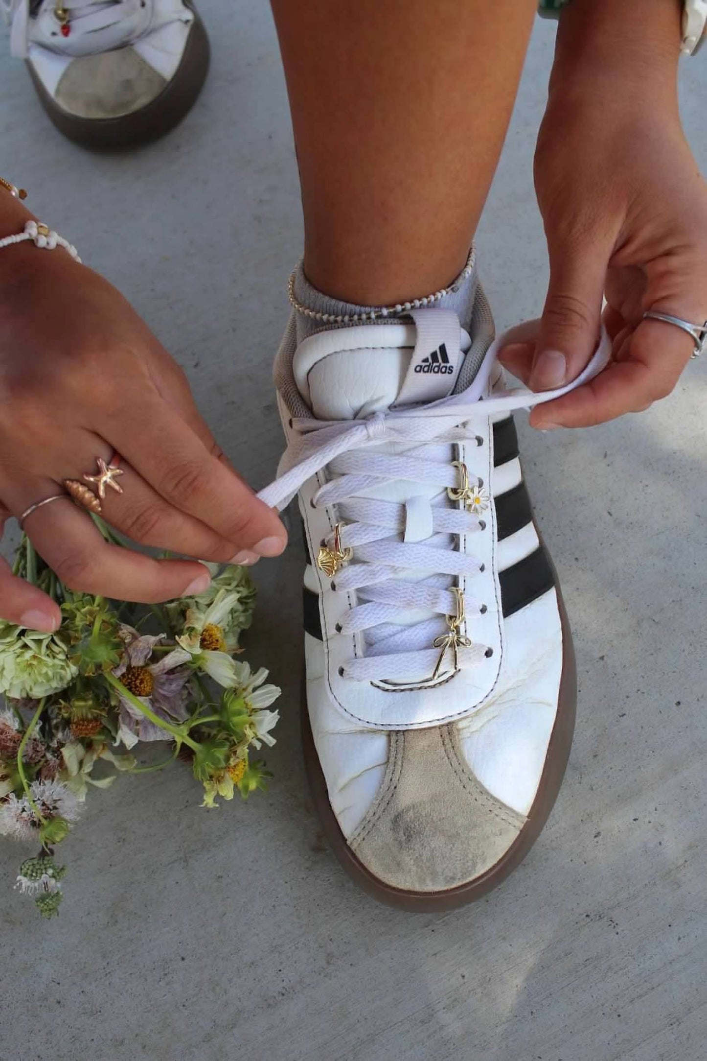 Daisy shoe charm