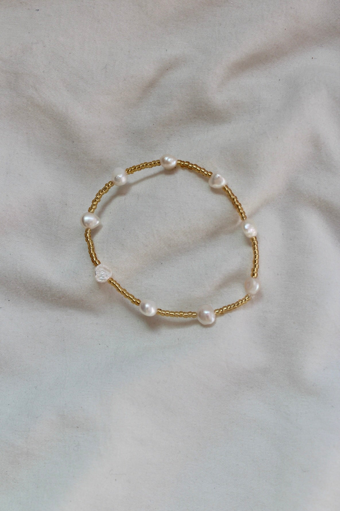 Dainty gold and pearl bracelet